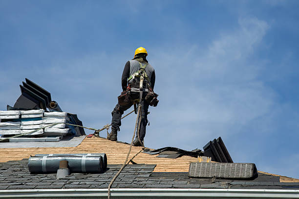 Professional Roofing technician working in Mundelein, IL